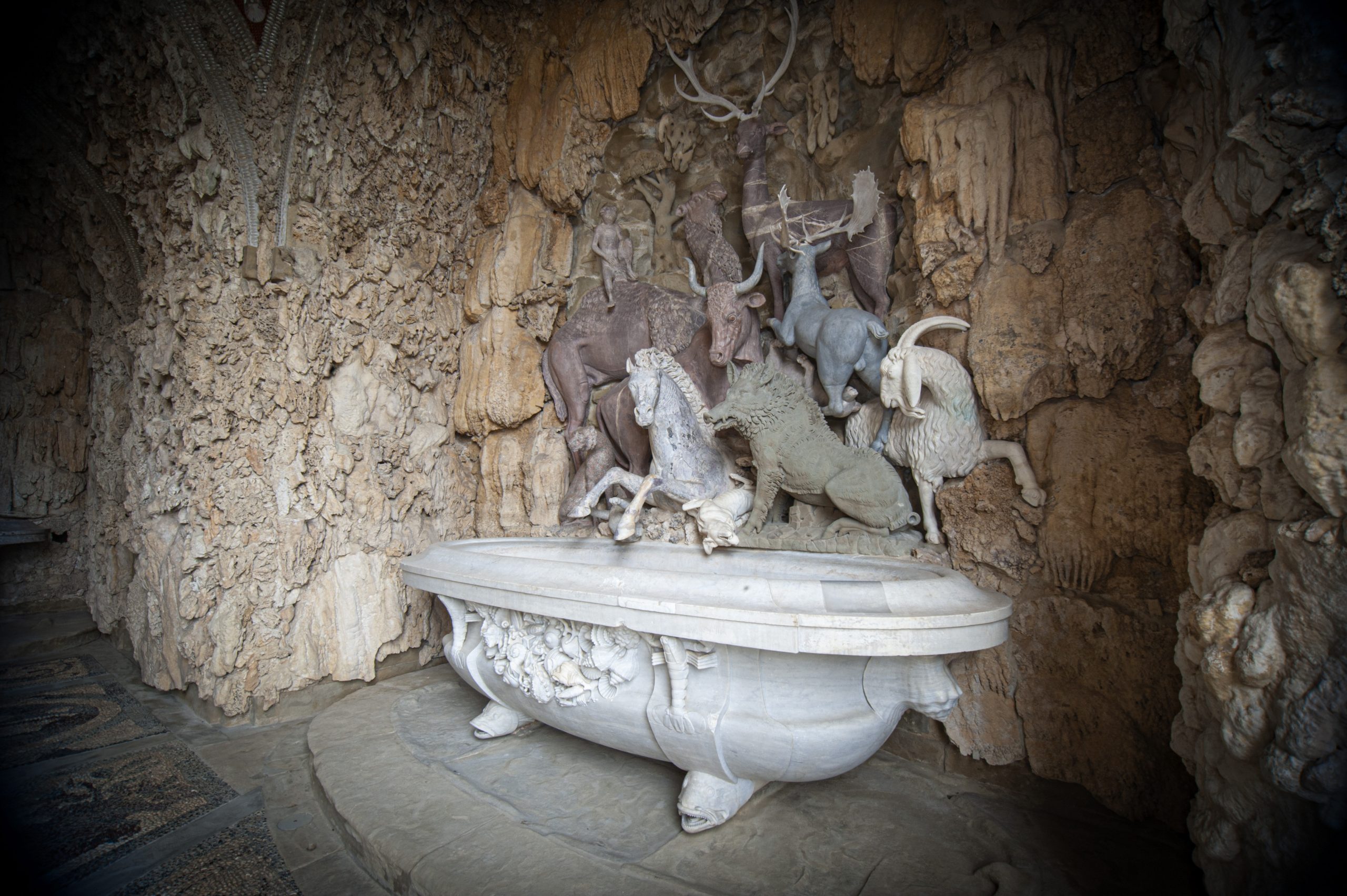 Visite guidate gratuite alla Grotta degli animali e alle sale e ai capolavori della Villa medicea La Petraia