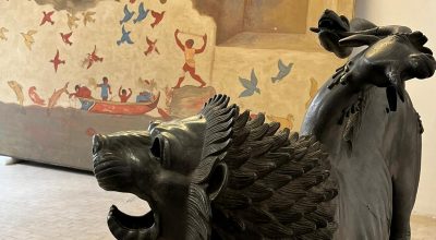 Apertura straordinaria pomeridiana con visite guidate al laboratorio di restauro e presentazione del volume di Valentino Nizzo “Un secolo prima dell’anno degli Etruschi. Questioni di identità tra Etruschi, Italici e Italiani”.