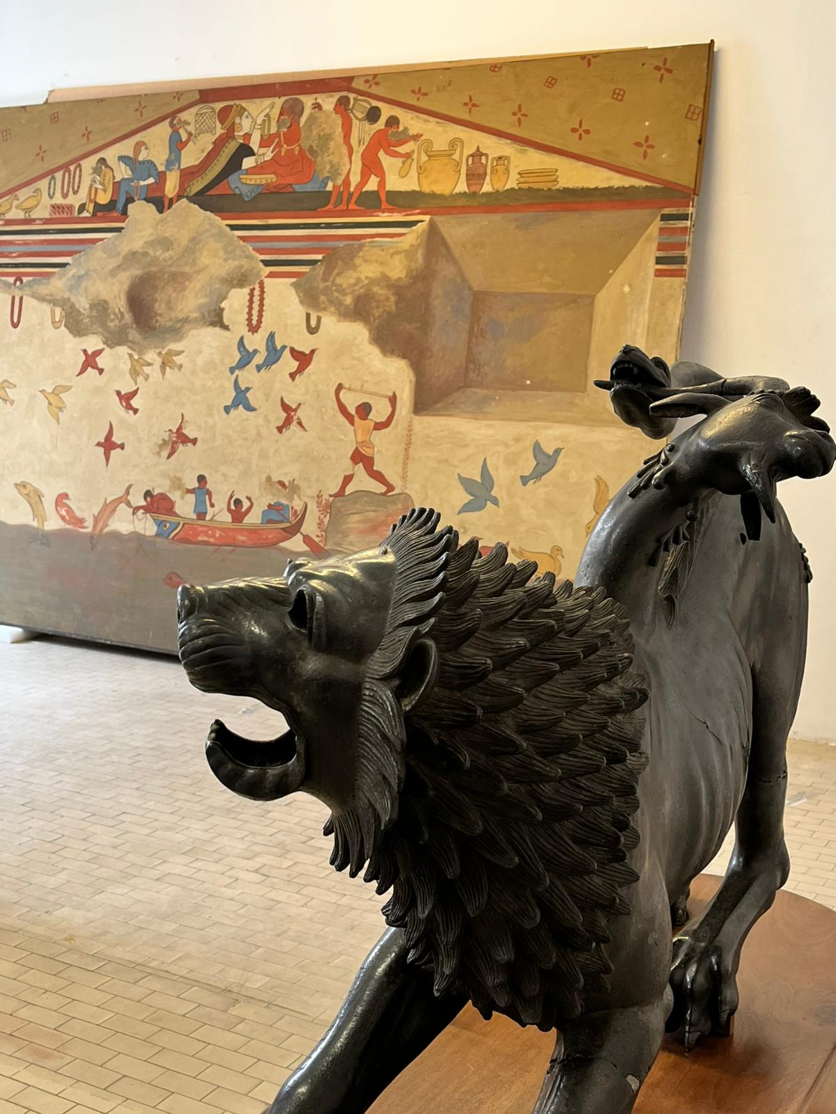 Apertura straordinaria pomeridiana con visite guidate al laboratorio di restauro e presentazione del volume di Valentino Nizzo “Un secolo prima dell’anno degli Etruschi. Questioni di identità tra Etruschi, Italici e Italiani”.