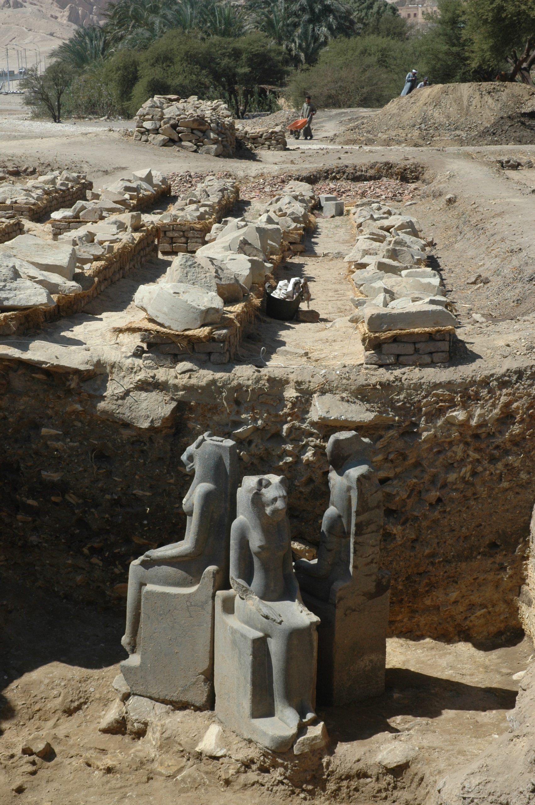 Alessia Amenta presenta  “La Litania in pietra della dea leonessa Sekhmet. Presentazione della più straordinaria scenografia d’Egitto”