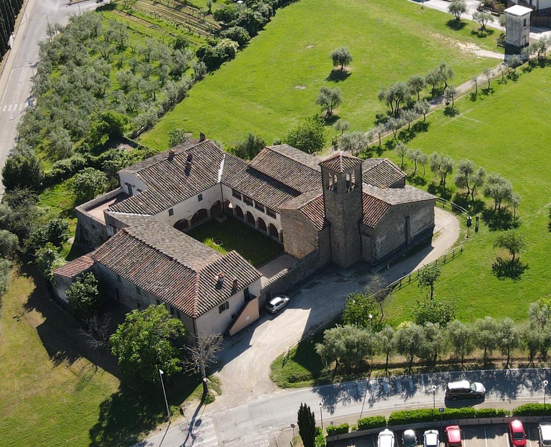 Festa del Giaggiolo 2026 all’Abbazia di Soffena. Visite guidate, convegno, esposizioni artistiche, mostra mercato e concerti.