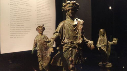 Statuette in bronzo dal lararium (luogo di culto domestico) della domus di San Lorenzo, Arezzo (1-50 d.C.)